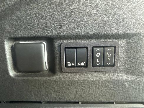 Used 2023 Chevrolet Tahoe Z71 w/ Luxury Package AWD/4WD image 48