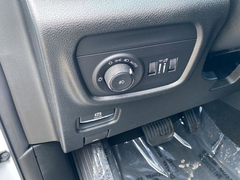 Used 2025 Jeep Grand Cherokee L Limited w/ Black Appearance Package image 7