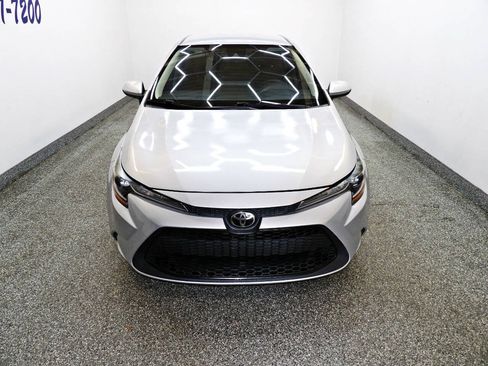 Used 2021 Toyota Corolla LE FWD image 2