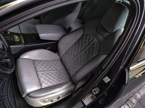 Used 2017 Audi S6 Prestige w/ S6 Sport Package image 9