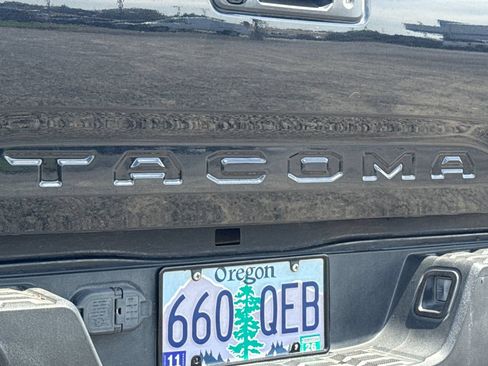 Used 2020 Toyota Tacoma SR5 AWD/4WD image 50