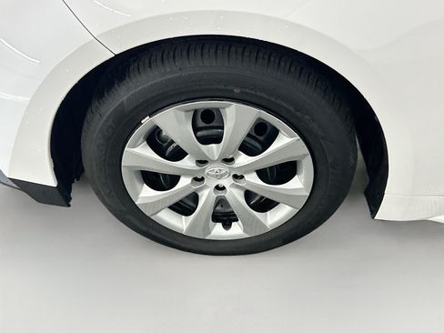 Used 2025 Toyota Corolla LE FWD image 11