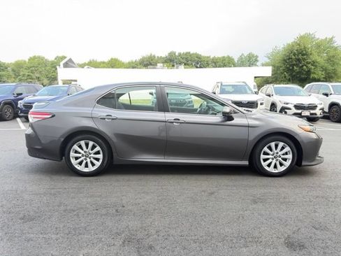 Used 2018 Toyota Camry LE FWD image 4