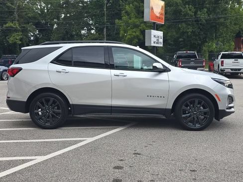 Certified 2022 Chevrolet Equinox RS w/ LPO, Floor Liner Package FWD image 6