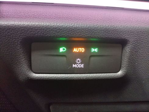 New 2025 Volkswagen Tiguan SE image 21