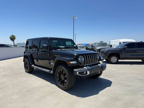 Used 2023 Jeep Wrangler Unlimited Sahara w/ Cold Weather Group AWD/4WD image 4