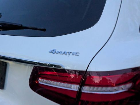 Used 2018 Mercedes-Benz GLC 300 4MATIC image 7