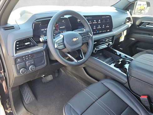 New 2026 Chevrolet Suburban High Country image 3