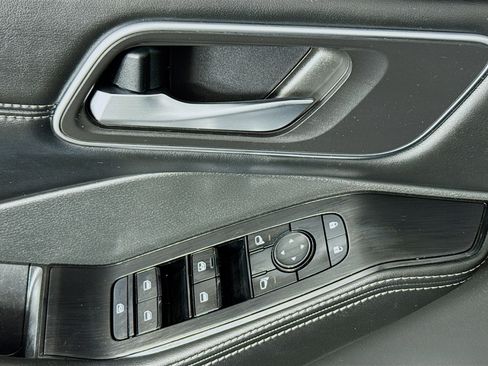 Used 2021 Nissan Rogue SV w/ Premium Package image 23