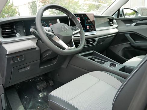 New 2026 Volkswagen Tiguan SE image 3