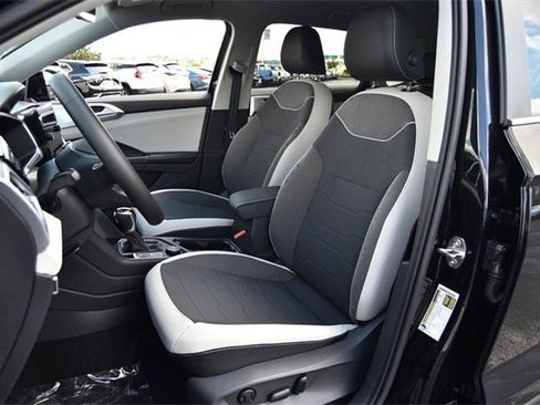 New 2025 Volkswagen Taos SE image 19