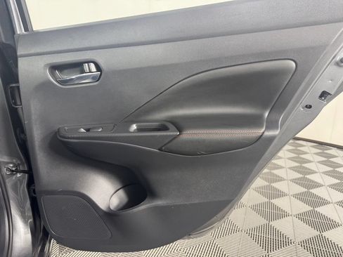 Used 2025 Nissan Versa SR FWD image 21