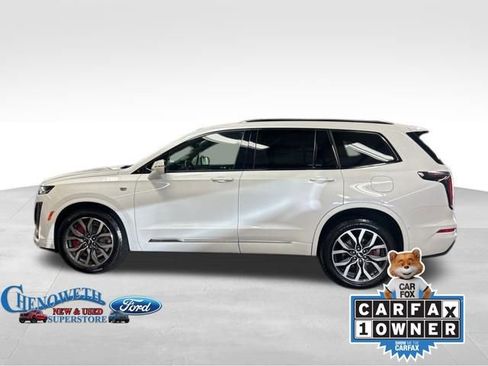 Used 2023 Cadillac XT6 Sport w/ Technology Package image 2