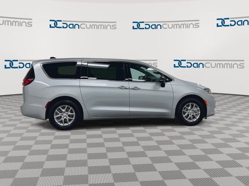 New 2026 Chrysler Pacifica Select FWD image 9