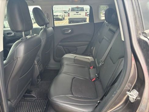 Used 2018 Jeep Compass Latitude w/ Cold Weather Group FWD image 17