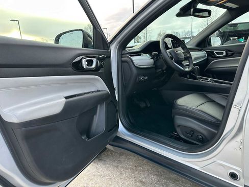 Used 2024 Jeep Compass Limited image 19