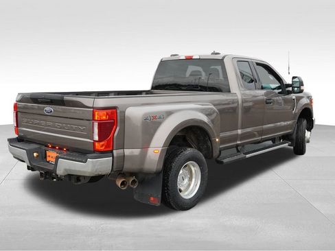 Certified 2022 Ford F350 XLT image 5