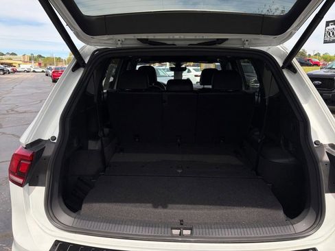 Certified 2024 Volkswagen Tiguan SE R-Line w/ MDO Package, Three-Row FWD image 27