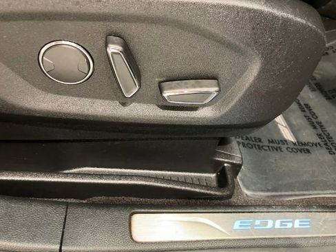 Used 2019 Ford Edge Titanium FWD image 44