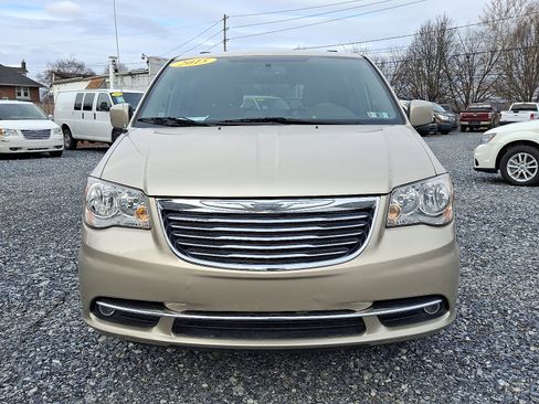 Used 2015 Chrysler Town & Country Touring w/ Driver Convenience Group image 2
