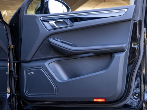 Certified 2025 Porsche Macan image 52