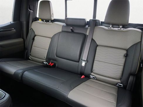 Used 2025 Chevrolet Silverado 1500 ZR2 w/ Technology Package image 9