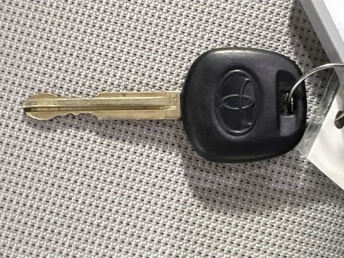 Used 2023 Toyota Corolla Cross L FWD image 34