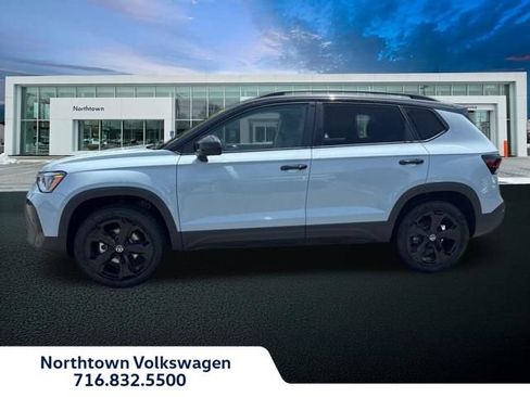 New 2026 Volkswagen Taos SE AWD/4WD image 2