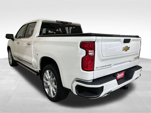 Used 2024 Chevrolet Silverado 1500 High Country w/ High Country Premium Package AWD/4WD image 3