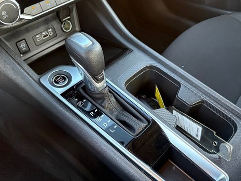 Certified 2025 Nissan Sentra SV image 19