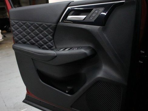 Used 2025 Mitsubishi Outlander SEL image 19