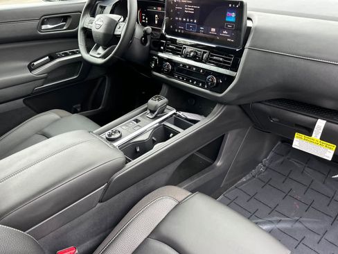 New 2026 Nissan Pathfinder SL image 17