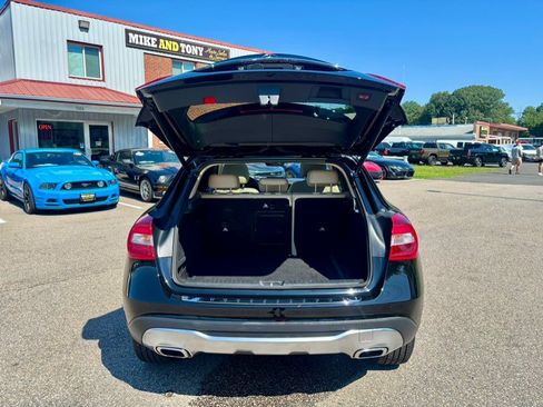 Used 2018 Mercedes-Benz GLA 250 4MATIC image 32