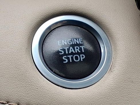 Used 2020 Toyota Highlander XLE image 19