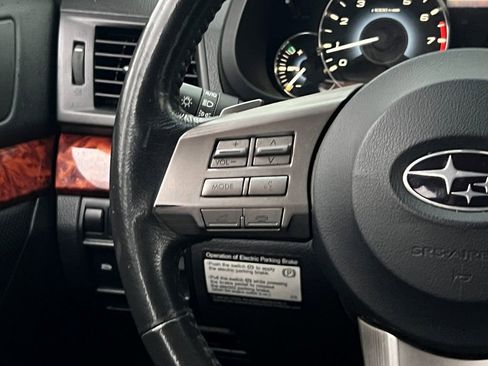 Used 2010 Subaru Outback 2.5i Limited image 23