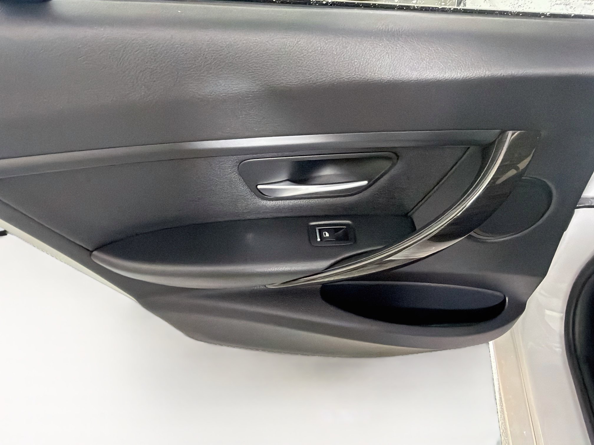 Used 2018 BMW 320i Sedan RWD image 25