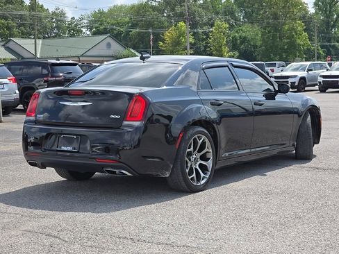 Used 2018 Chrysler 300 Touring w/ Sport Appearance Package image 7
