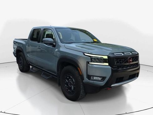 Used 2025 Nissan Frontier Pro-X RWD image 3