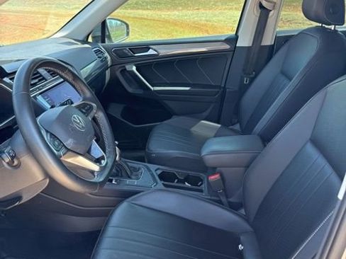 Used 2022 Volkswagen Tiguan SE image 7