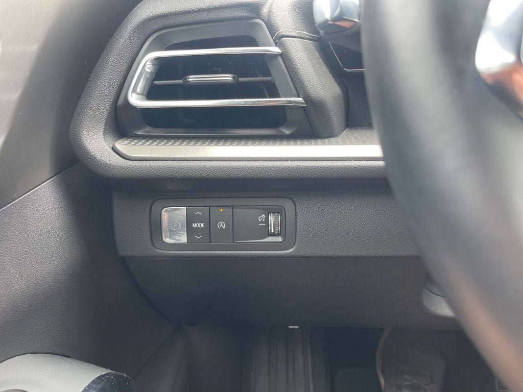 Used 2026 Chevrolet Traverse LT FWD image 17