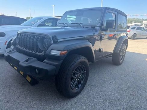 Used 2025 Jeep Wrangler Sport AWD/4WD image 3
