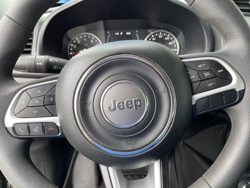 Used 2023 Jeep Renegade Latitude AWD/4WD image 18