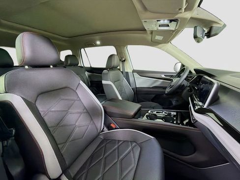 New 2026 Volkswagen Atlas Peak Edition AWD/4WD image 32
