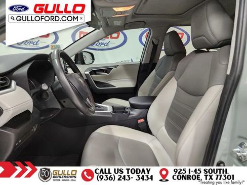 Used 2021 Toyota RAV4 XLE Premium image 20