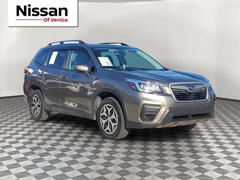 Used 2020 Subaru Forester Premium image 1