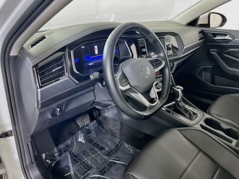 Used 2023 Volkswagen Jetta SE FWD image 9