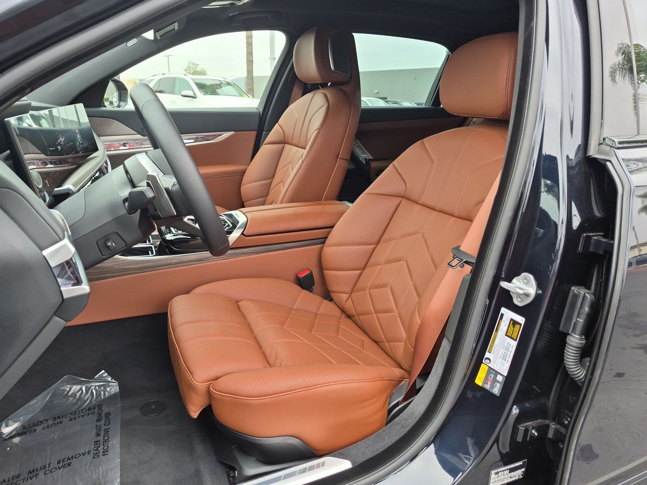 Used 2026 BMW 750e xDrive AWD/4WD image 16