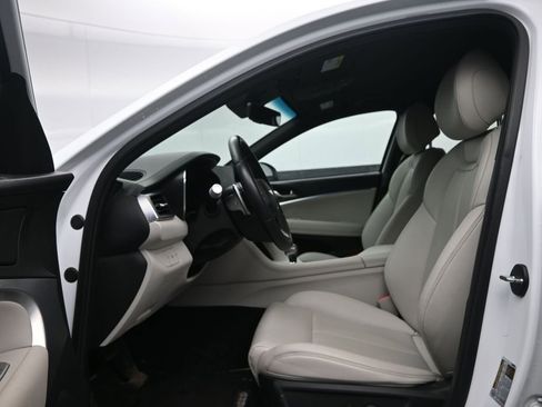Used 2024 Genesis G70 2.5T image 21