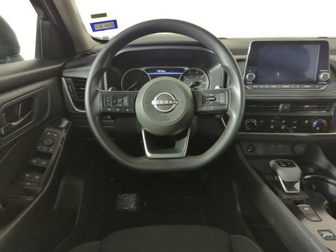 Used 2024 Nissan Rogue S FWD image 11