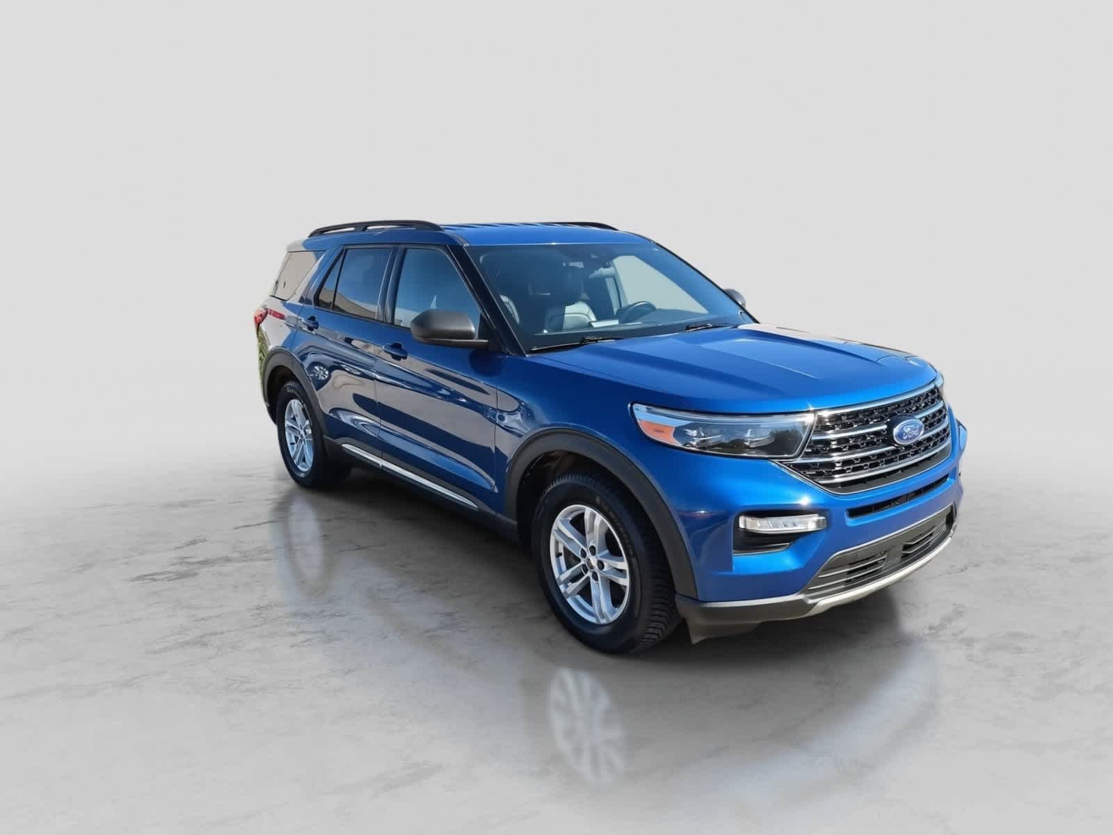 Used 2020 Ford Explorer XLT w/ Equipment Group 202A AWD/4WD image 2